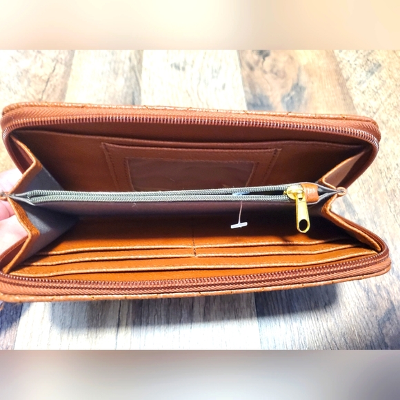 Steve Madden Brown & Gold Quilted Stud Studded Zip up Wallet - Picture 6 of 9